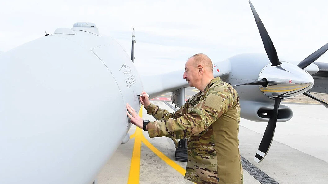 Aliyev ve Bayraktar, Akıncı TİHA'ları birlikte izlediler