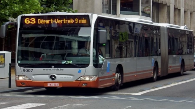 Başörtülü kadına skandal taciz: Burası Belçika, çıkar onu