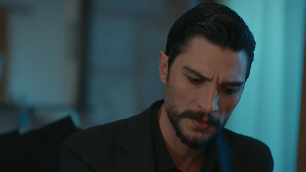 Başrol oyuncusu Safir dizisinden ayrılıyor