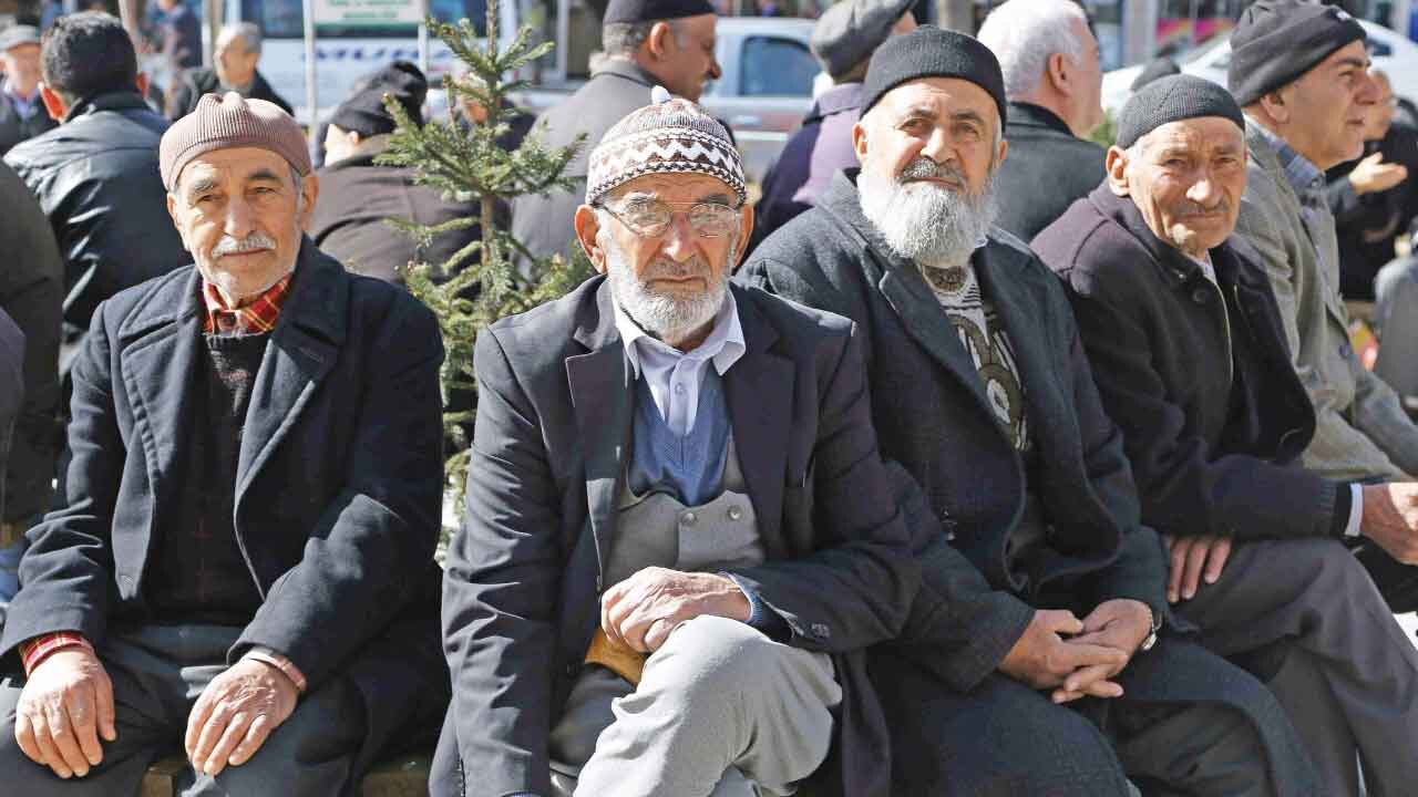 Emekliler için çalışmalar genişliyor! En düşük maaşlıya kira yardımı yolda