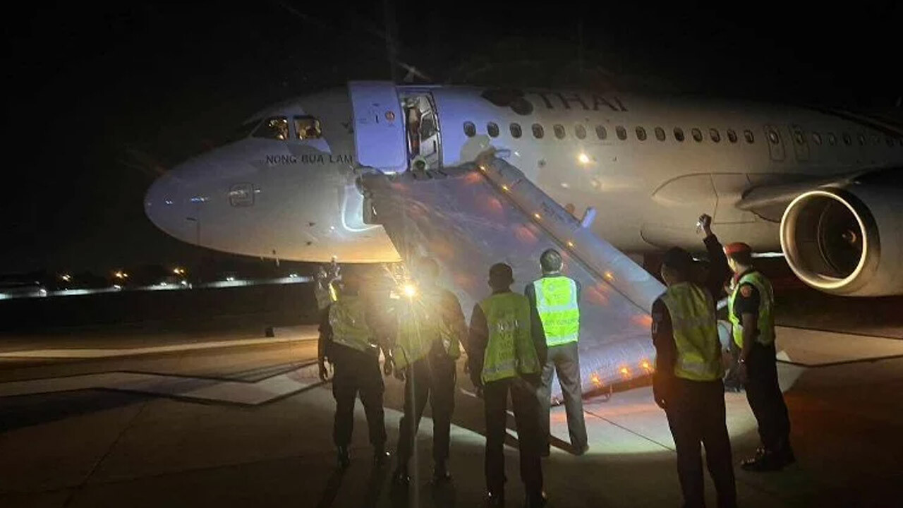 Kalkış için hazırlanan uçakta panik! 1 kişi gözaltına alındı  