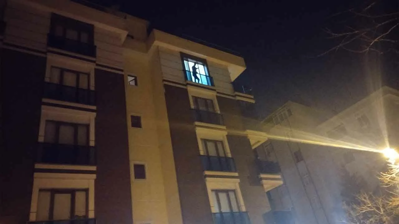 Kartal'da hareketli saatler! Annesi ve erkek kardeşini rehin aldı