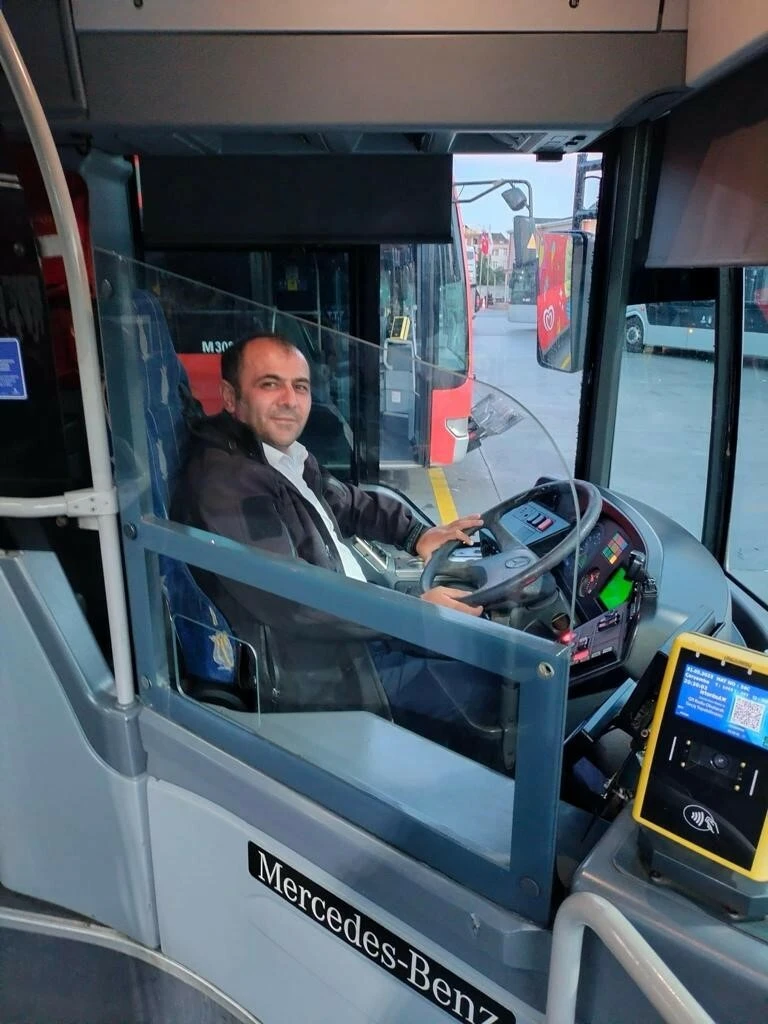Metrobüs şoförüne başka metrobüsün çarptığı feci kaza anı kamerada!