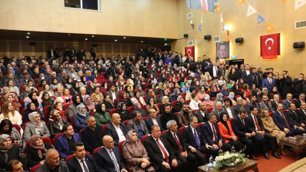 Ömer Çelik'ten altılı masa göndermesi: Çay bile demleyemezler