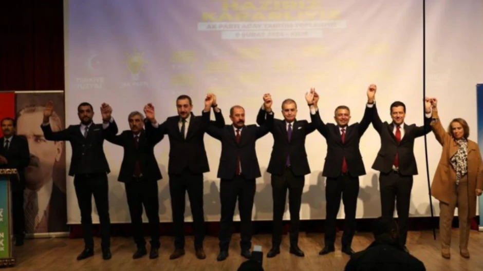 Ömer Çelik'ten altılı masa göndermesi: Çay bile demleyemezler