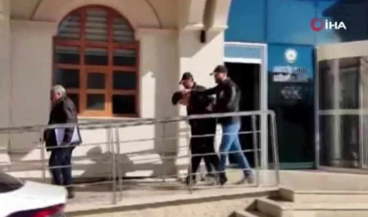 Sarkıntılık eden arkadaşını baltayla öldürdü - 1. Resim