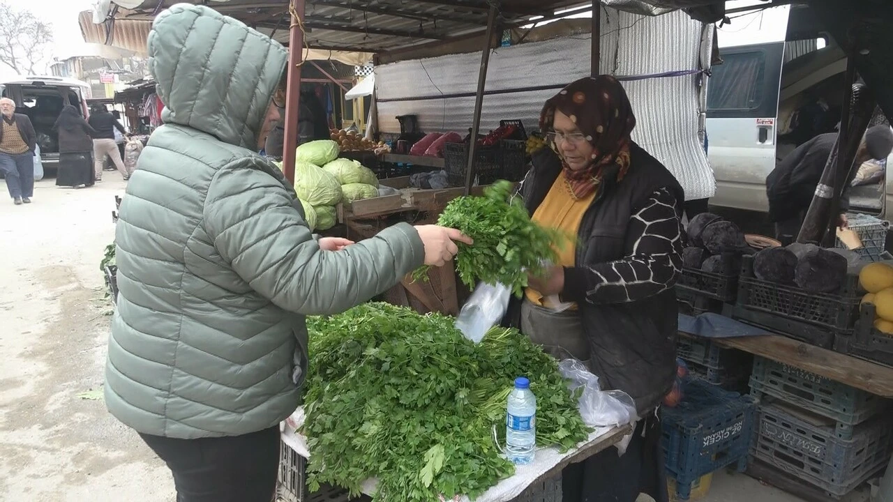 Sebze satan kadının kira parası çalındı! Depremzede kadını ev sahibi icraya verdi