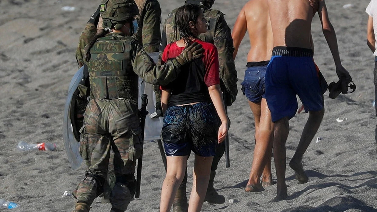 53 düzensiz göçmen yüzerek Fas'tan İspanya'ya geçti 