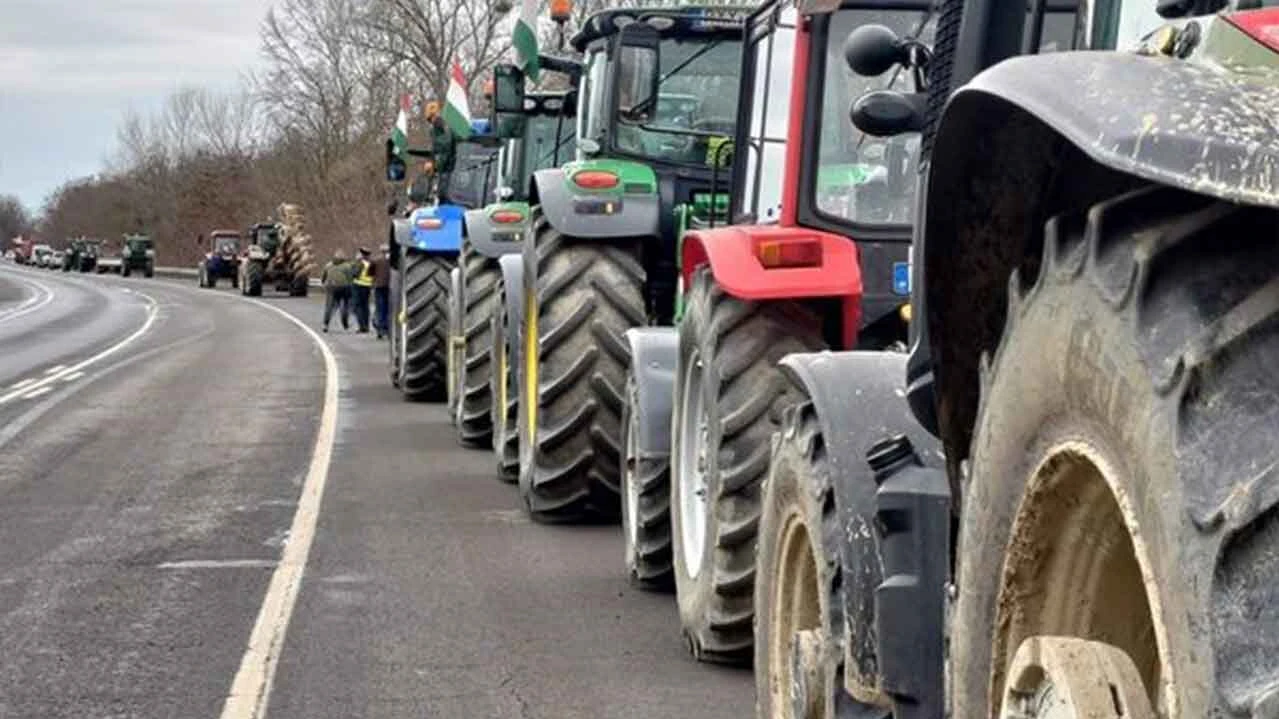 Avrupa'da çiftçi isyanı büyüyor! Sınırı kapattılar: Bize ihanet etti - 3. Resim