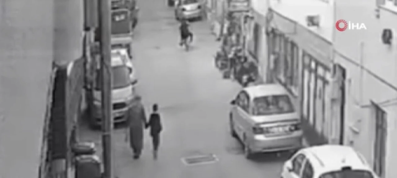 Bisikletli 2 gence <a href=