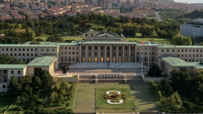 CHP'de oda krizi: Kilitli kapıya polis müdahalesi - 1. Resim