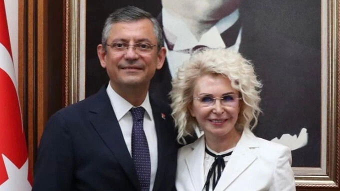 CHP'de oda krizi: Kilitli kapıya polis müdahalesi - 2. Resim