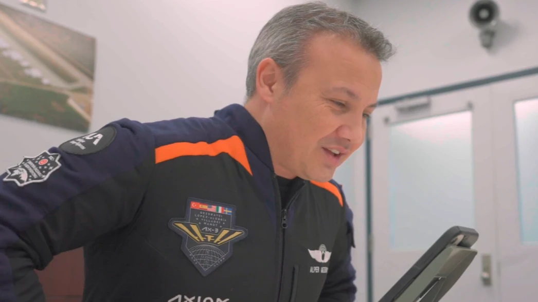 Cumhurbaşkanı Erdoğan, ilk Türk astronot Alper Gezeravcı ile görüştü - 1. Resim