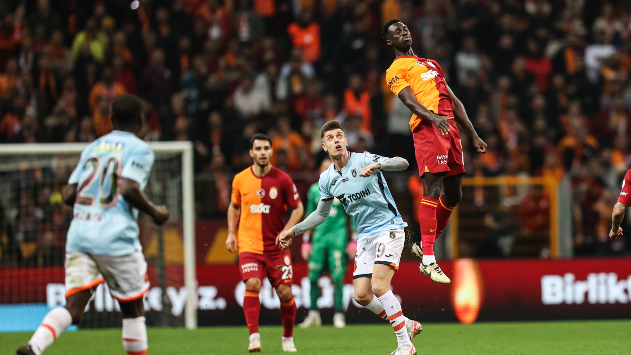 Galibiyet sonrası Galatasaray&#039;ın 2 yıldızından taraftara kötü haber