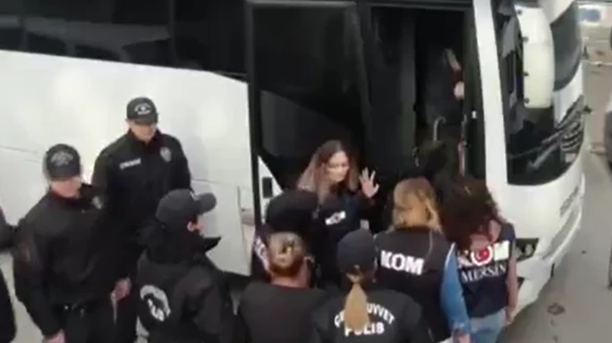 Göçmen kaçakçılarına "KALKAN-12" operasyonu: 49 gözaltı