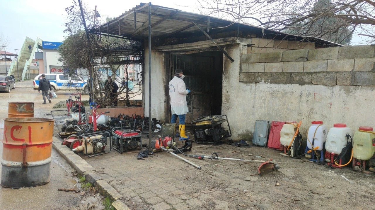 Müşteriler sobaya yağ yerine benzin dökünce iş yerini küle çevirdi