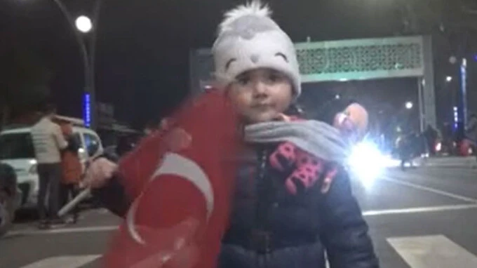 Acının tatlı tebessümü! Kahramanmaraş’ta depremin gölgesinde kurtuluş coşkusu