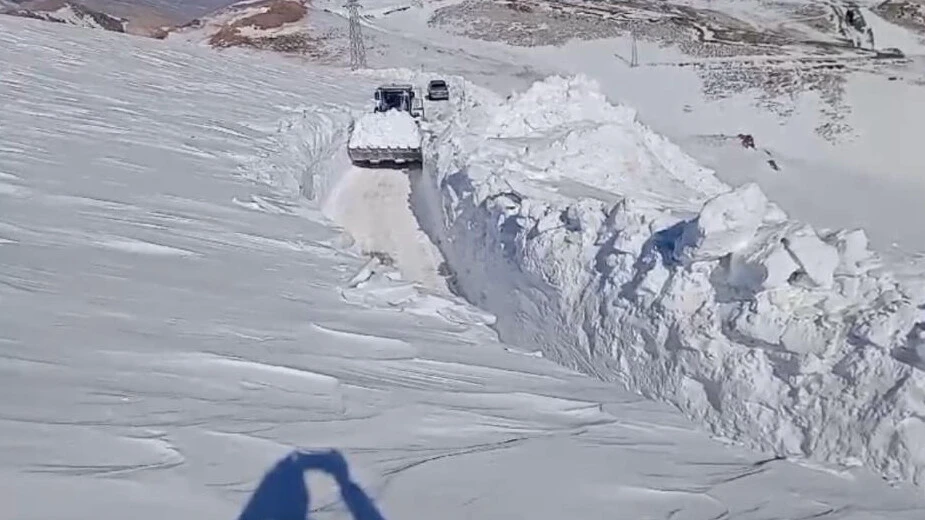 Her yer bembeyaz... Kar kalınlığı 5 metreyi buldu!.. - 3. Resim