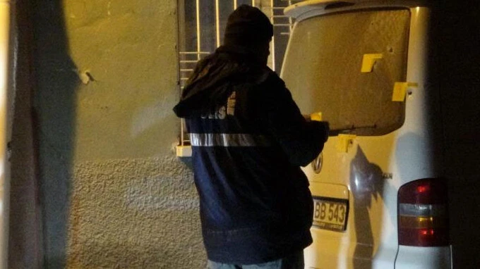 Husumetlilerin kavgasında silahlar ve satırlar konuştu!