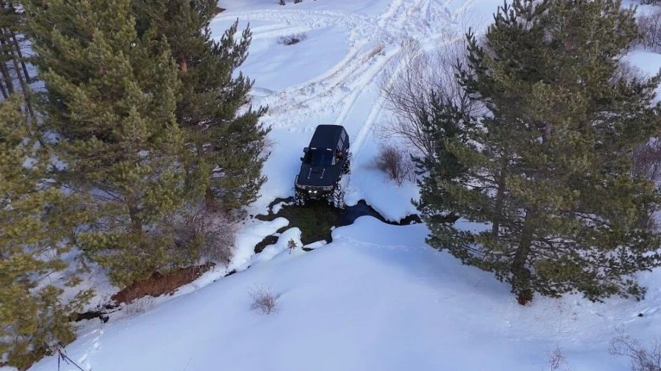 Off road tutkunları karlı arazide karın tadını çıkardı