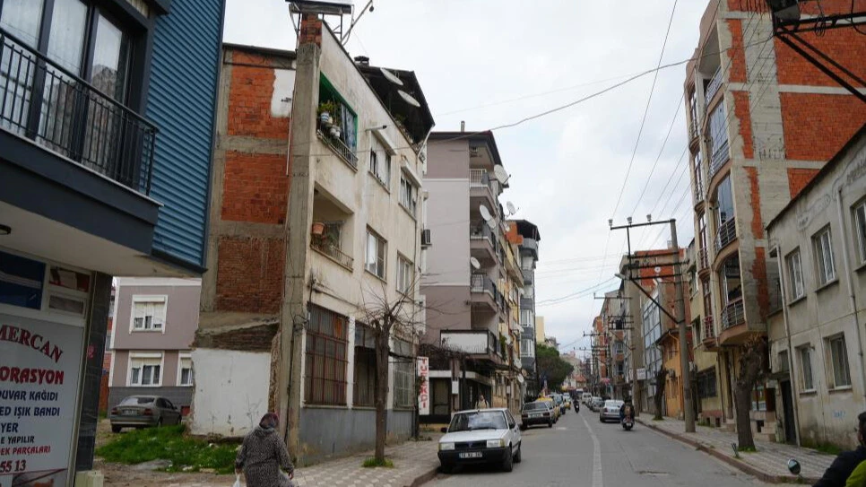 Önden ev, yandan iki boyutlu kağıt.. Görenler şaşkına dönüyor!