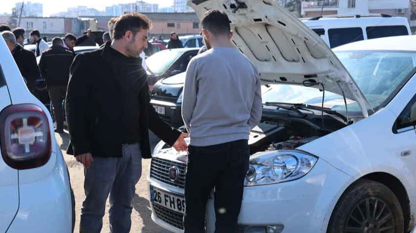 Oto pazarında en kötü araçta dip fiyat 300 binin üzerini gördü! Satışlar bıçak gibi kesildi