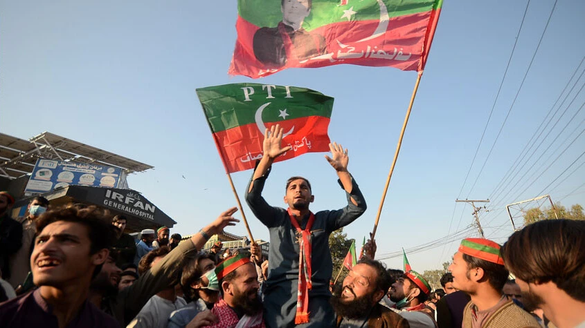 Pakistan'daki seçimlerde tutuklu eski Başbakan İmran Han'ın partisi birinci sırada