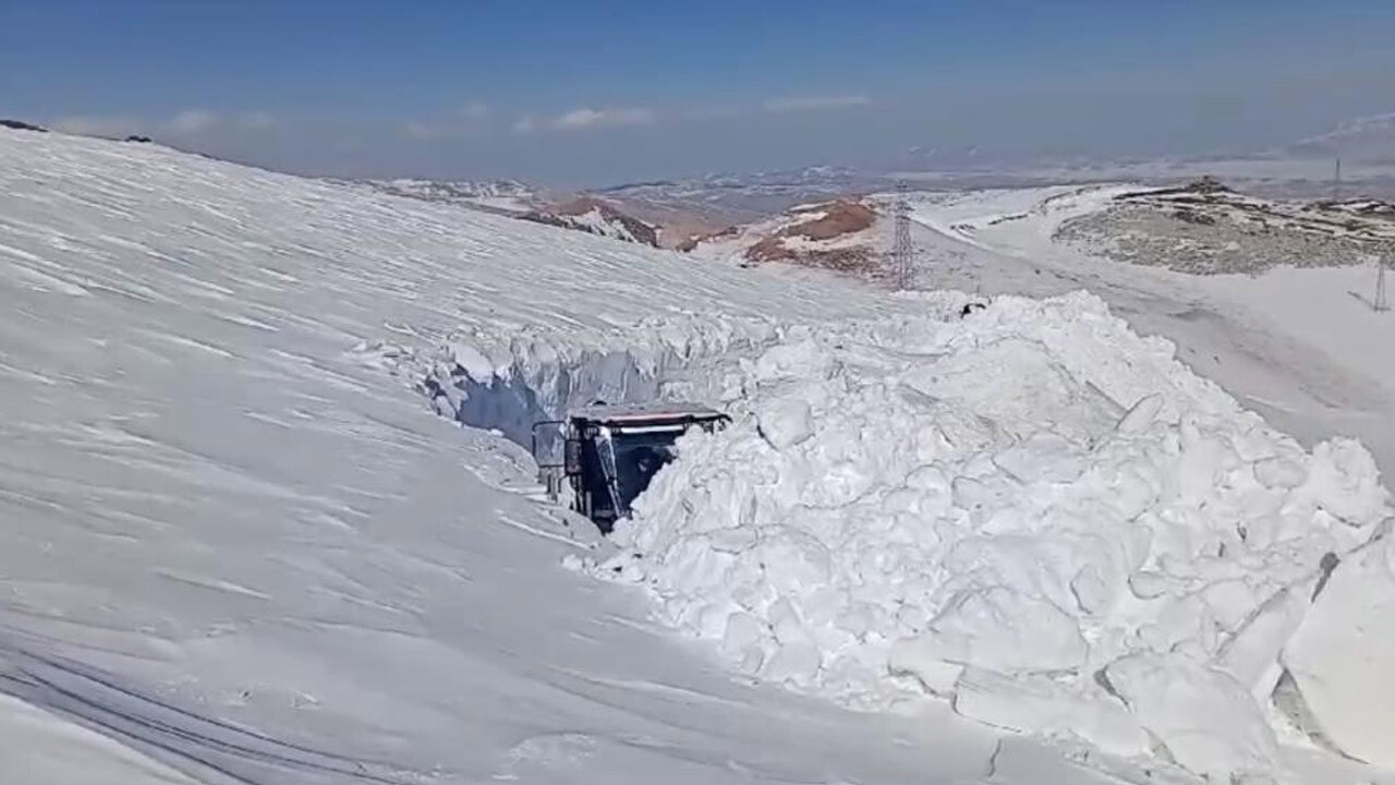 Her yer bembeyaz... Kar kalınlığı 5 metreyi aştı!..