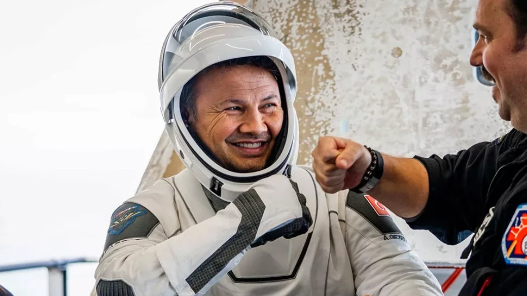 Alper Gezeravcı evli mi, kiminle? İlk Türk astronot Alper Gezeravcı'nın çocuğu var mı? - 1. Resim