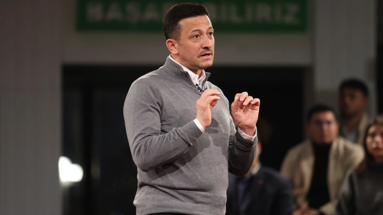 Hamza Dağ gençlerle bir araya geldi... Vaatlerini tek tek sıraladı - 1. Resim