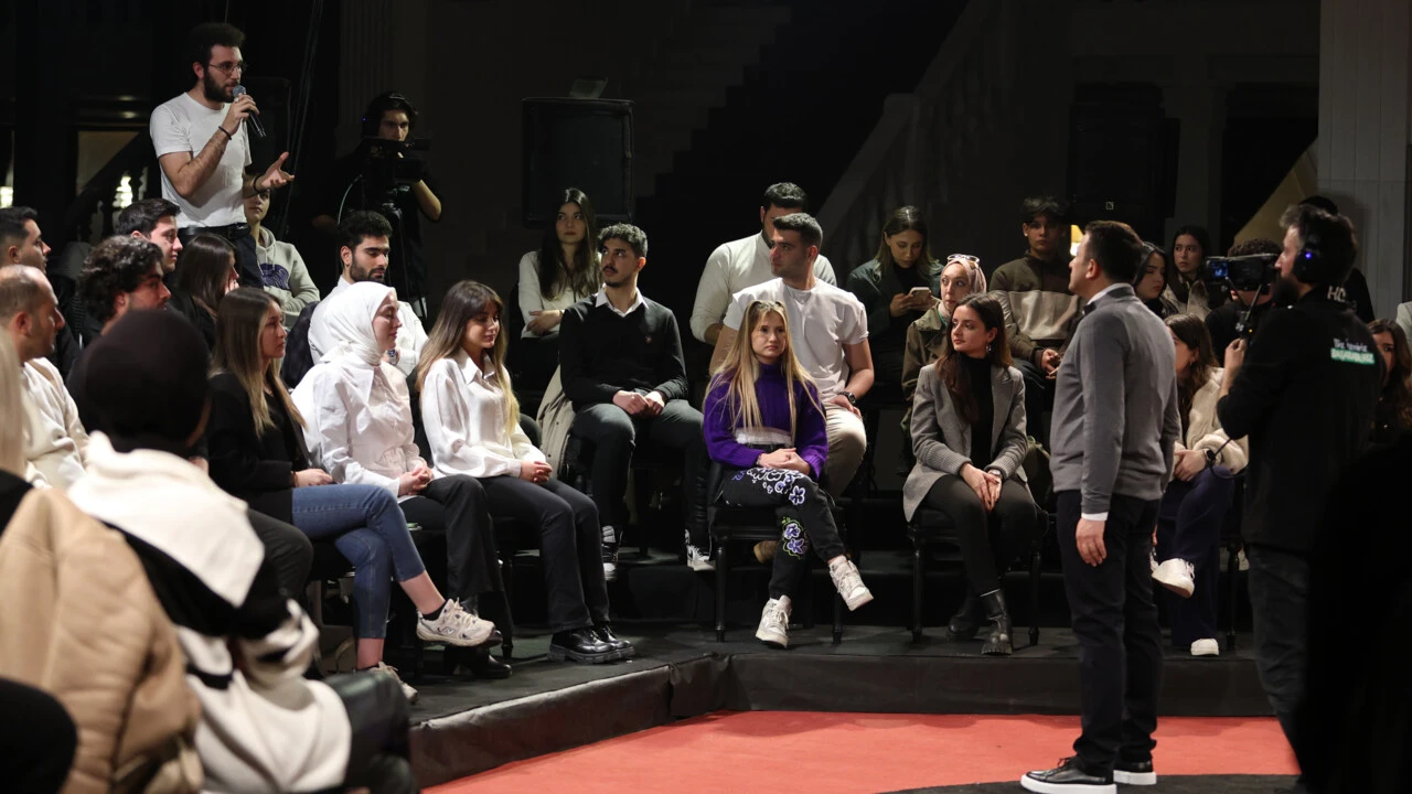 Hamza Dağ gençlerle bir araya geldi... Vaatlerini tek tek sıraladı - 2. Resim