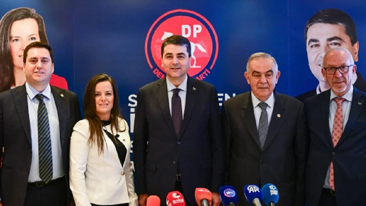 İzmir yarışına bir aday daha katıldı... CHP'nin rakibi artıyor 