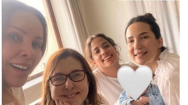 Şarkıcı Nilüfer'den İpek Açar'a bebek ziyareti