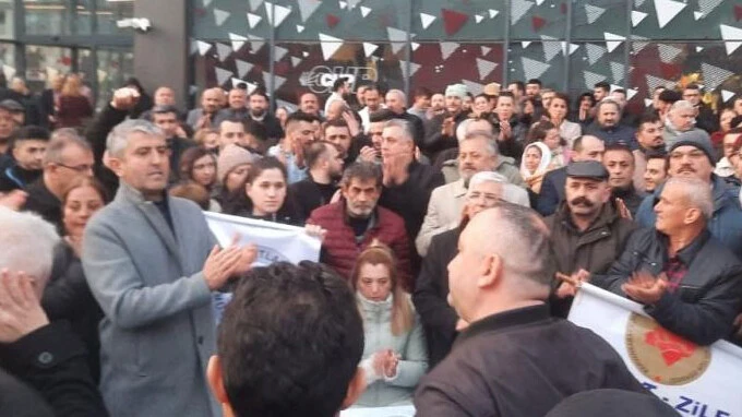 Son Dakika! CHP Avcılar İlçe Başkanlığı önünde protesto: Hançerli'den ilk açıklama - 2. Resim
