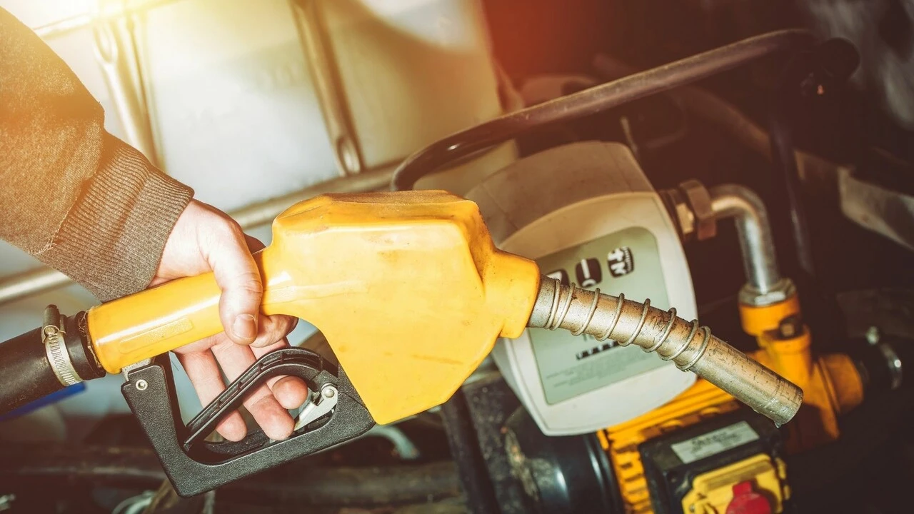 Akaryakıt zamları gözleri yıl sonuna çevirdi! Dolar 2024 yılı sonunda 3 haneye çıkacak mı? Yılın başından beri akaryakıt zamları - 1. Resim