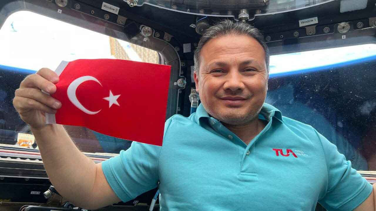 Alper Gezeravcı&#039;ya Türkiye Uzay Ajansı&#039;nda görev! Resmi Gazete&#039;de yayımlandı