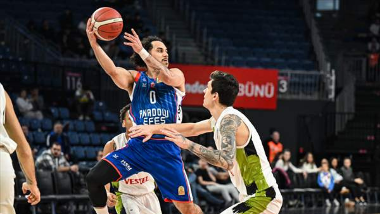 Anadolu Efes çeyrek finalde