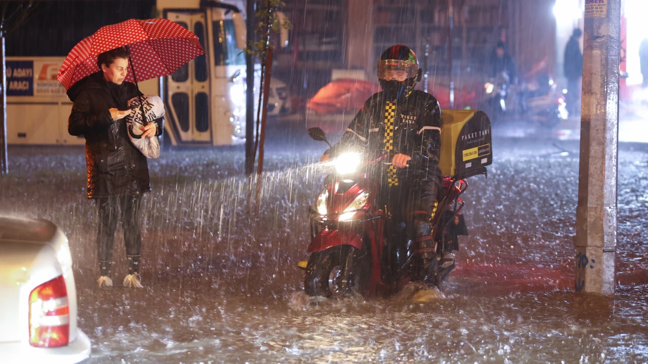 Antalya'da 5 ilçede okullar tatil edildi - 1. Resim