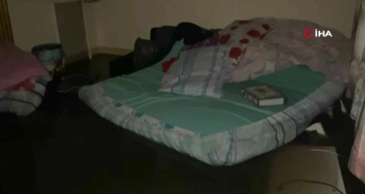 Antalya'da evleri de sel bastı, mobilyalar sular içinde kaldı