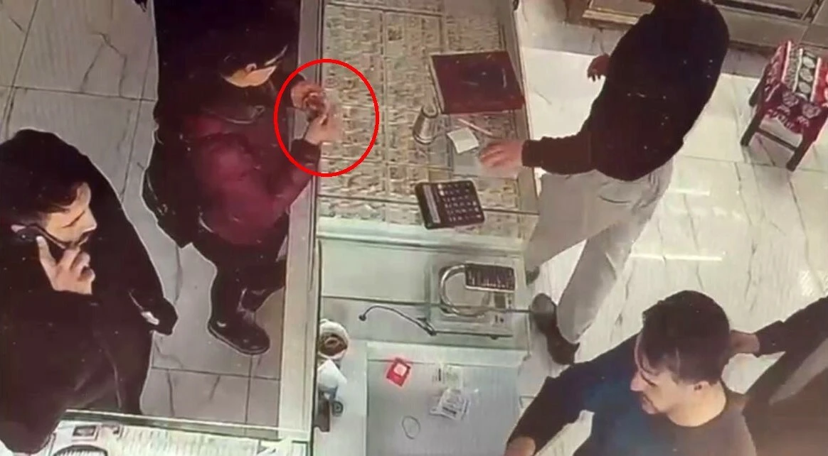 Kuyumcuya gitti elindeki sahte bilezikle gerçeği değiştirdi