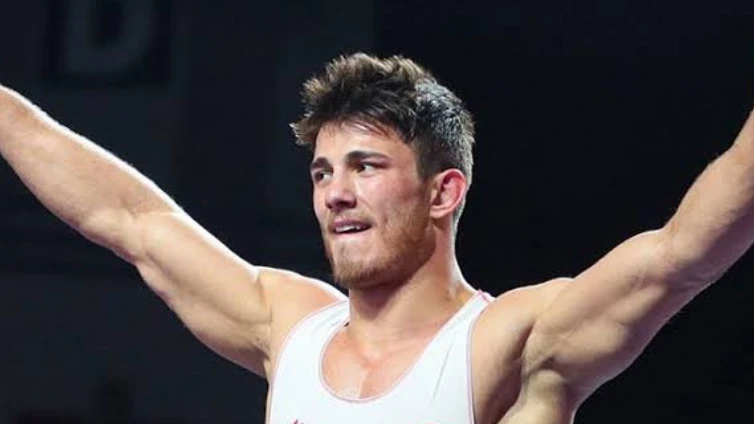 Milli güreşçi Yunus Emre Başar'dan gümüş madalya