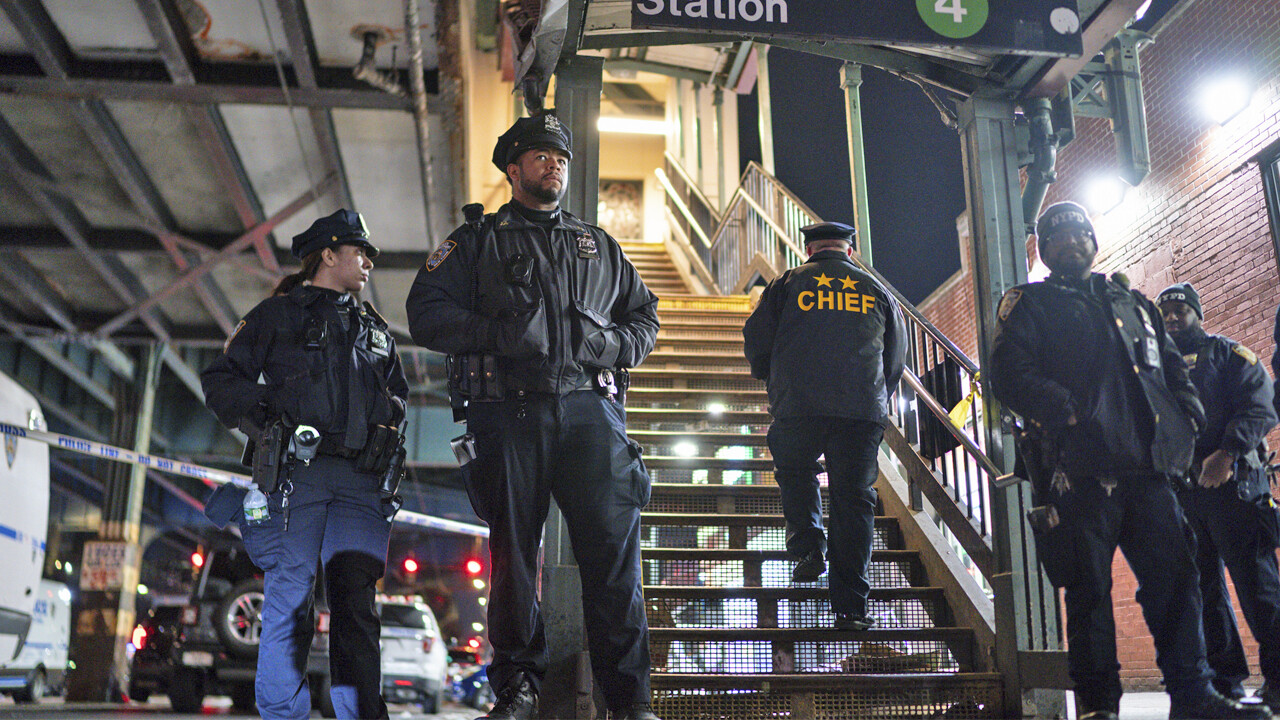 New York metrosunda silahlı çatışma: 1 ölü, 5 ağır yaralı