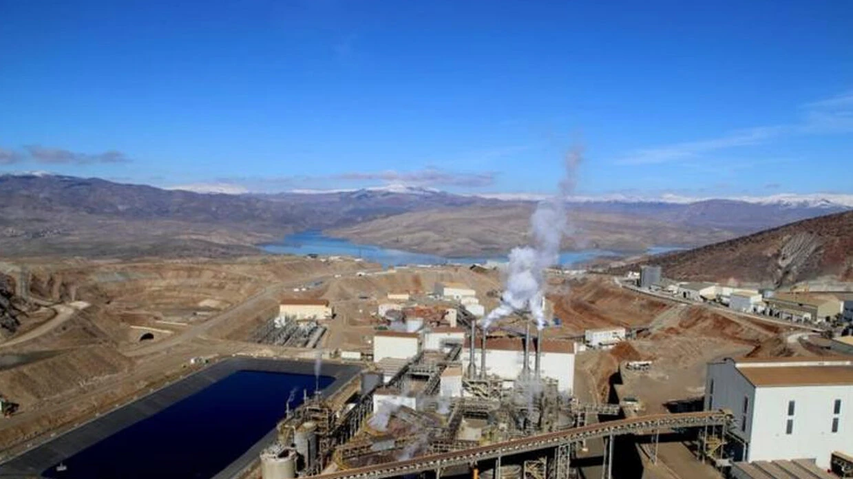 Son dakika! Erzincan'da altın madeninde toprak kayması: Vali'den ilk açıklama... - 1. Resim