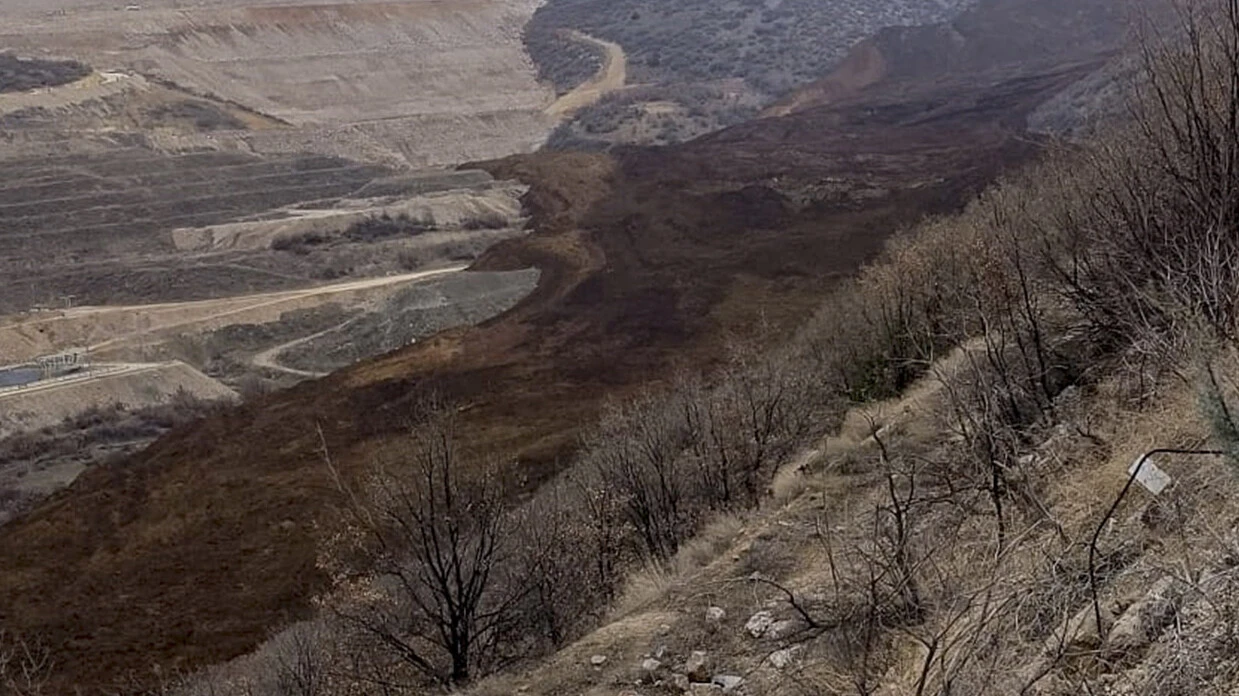 Son dakika! Erzincan'da altın madeninde toprak kayması: Valilik ve şirketten ilk açıklama... - 2. Resim