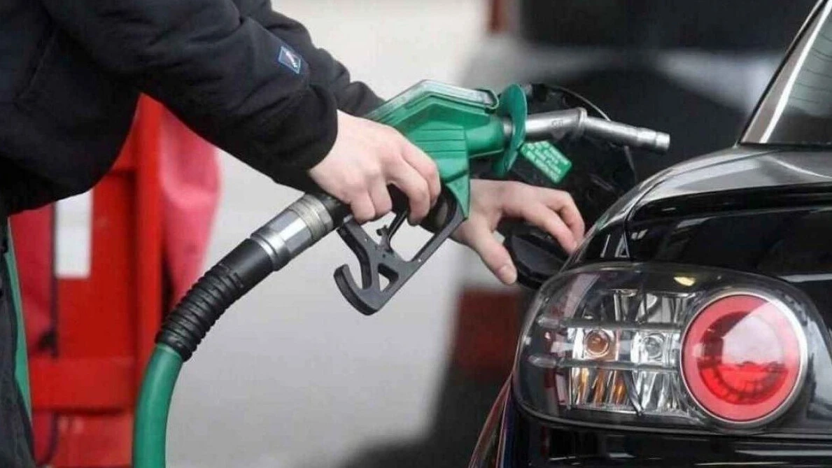 Akaryakıt fiyatları rekorlara merdiven dayadı! Motorinden sonra benzine zam yolda - 2. Resim