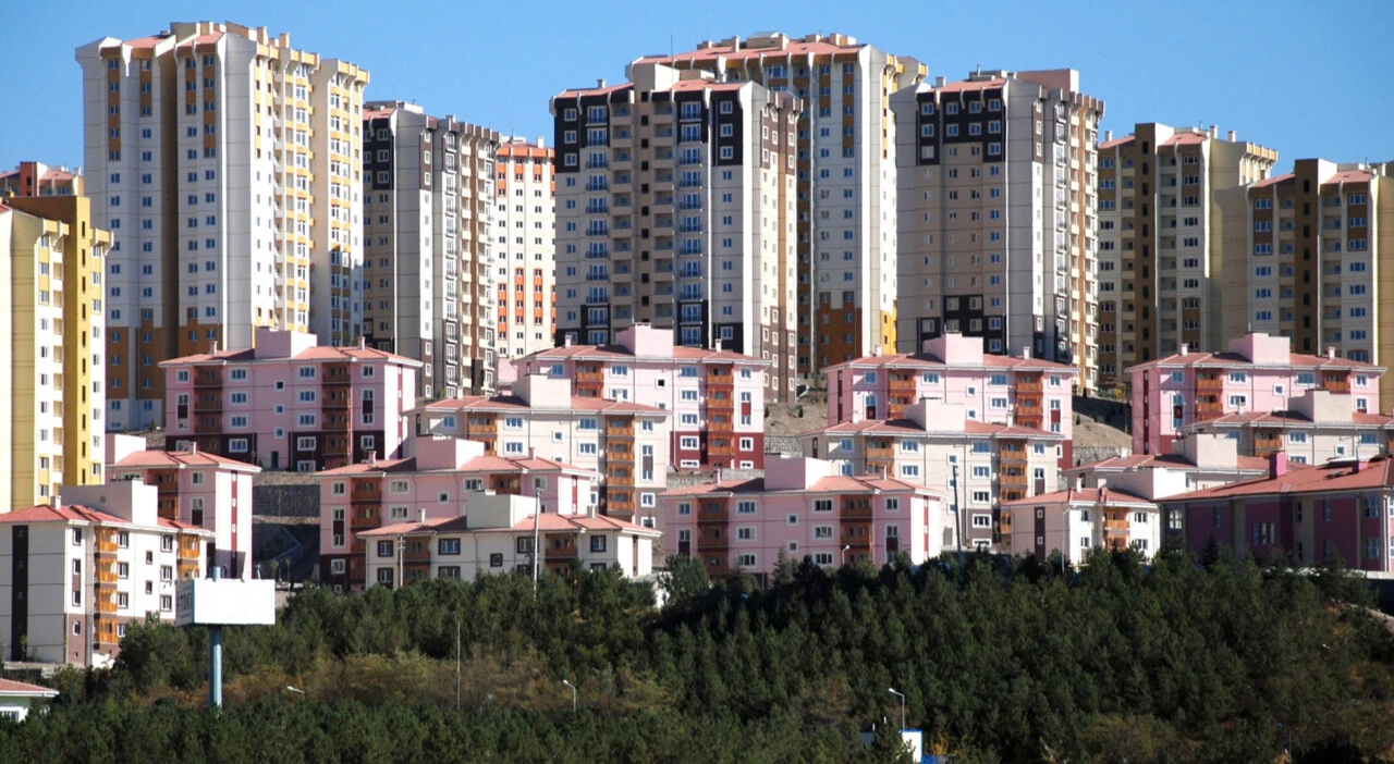 Asgari ücretlinin ev alması artık hayal! 17 yıl boyunca harcamadan ödemek gerekiyor - 1. Resim