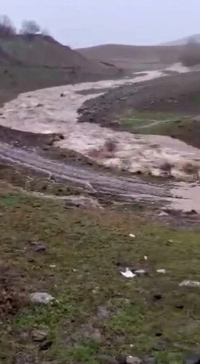 Elazığ'da yağış sonrası sel: Yol çöktü