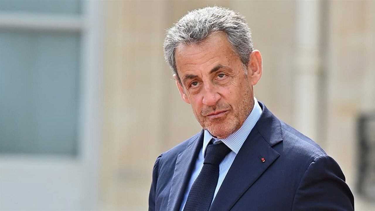 Eski Fransa Cumhurbaşkanı Sarkozy&#039;e 1 yıl hapis cezası