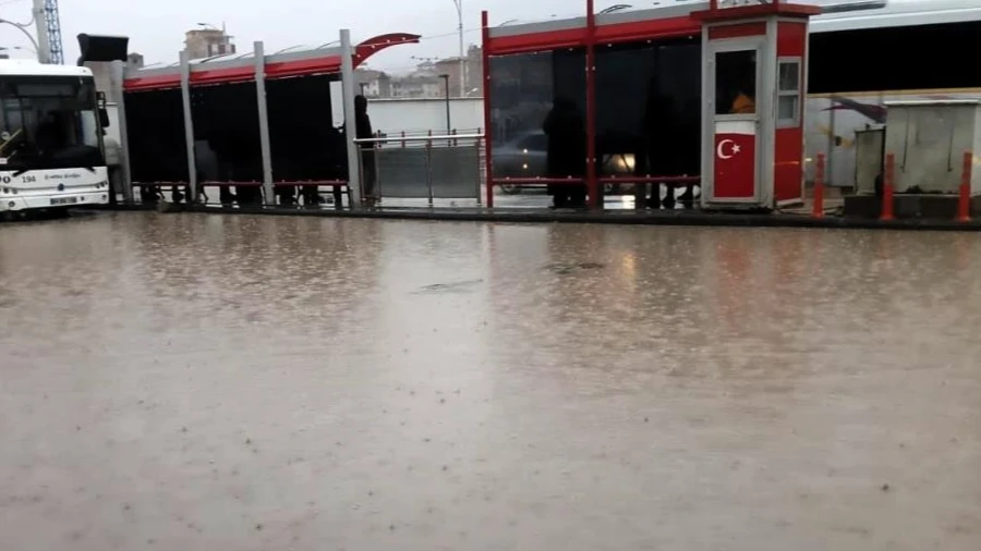 Her sağanak aynı görüntü! Vatandaş çileden çıktı  - 3. Resim