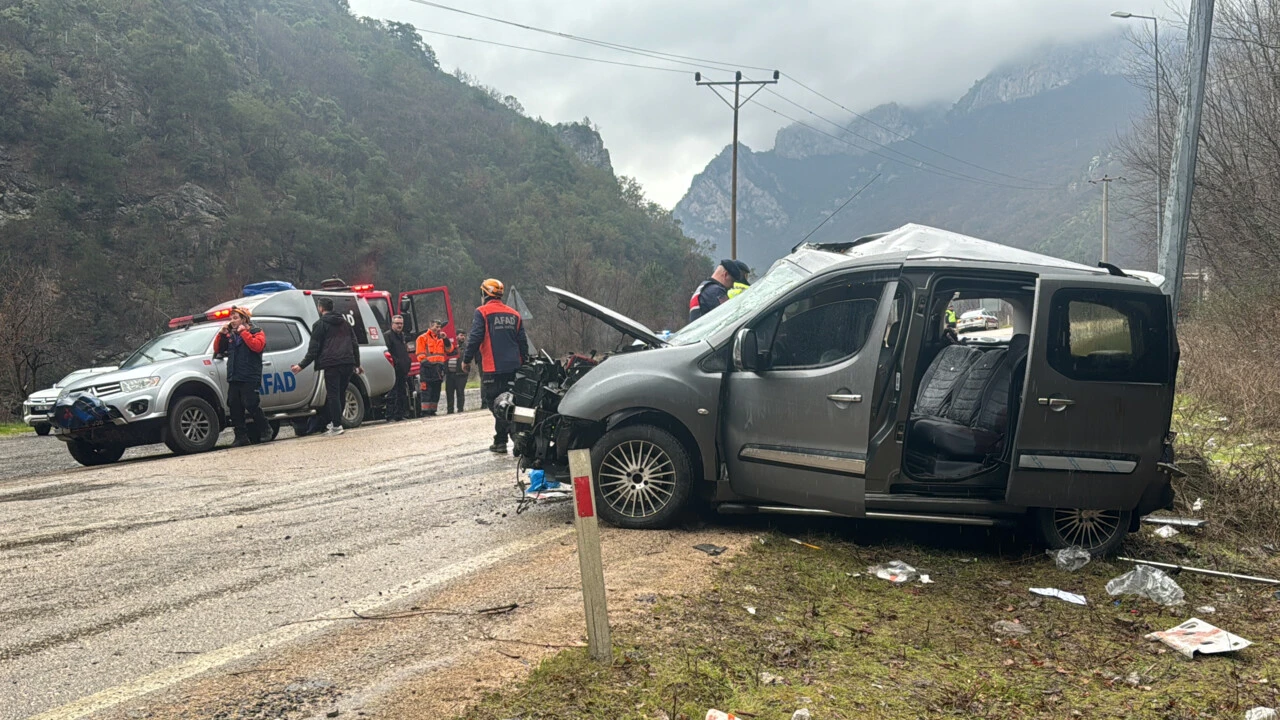 Karabük'te cenaze dönüşü feci kaza: Ölü ve yaralılar var